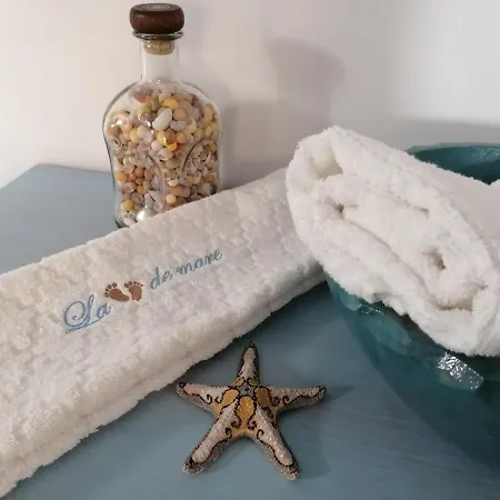 La Doi Pasi De Mare