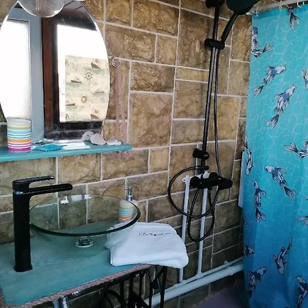 Pensiune La Doi Pasi De Mare 4*