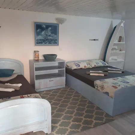 La Doi Pasi De Mare 4*