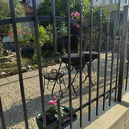 La Doi Pasi De Mare 4* Вама-Веке