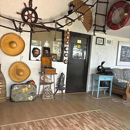 La Doi Pasi De Mare Vama Veche