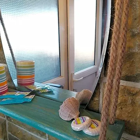 La Doi Pasi De Mare