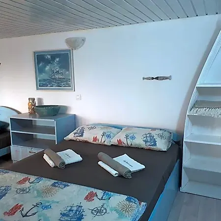 La Doi Pasi De Mare Vama Veche