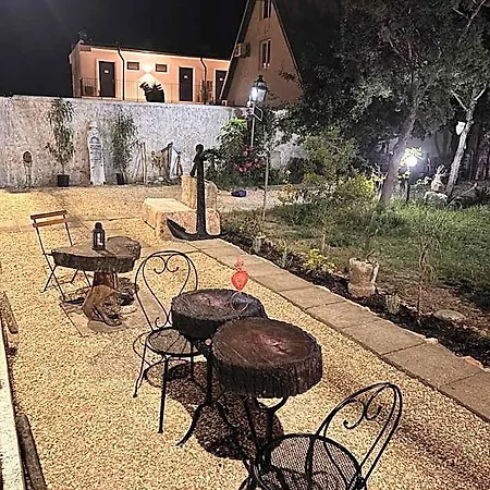 La Doi Pasi De Mare